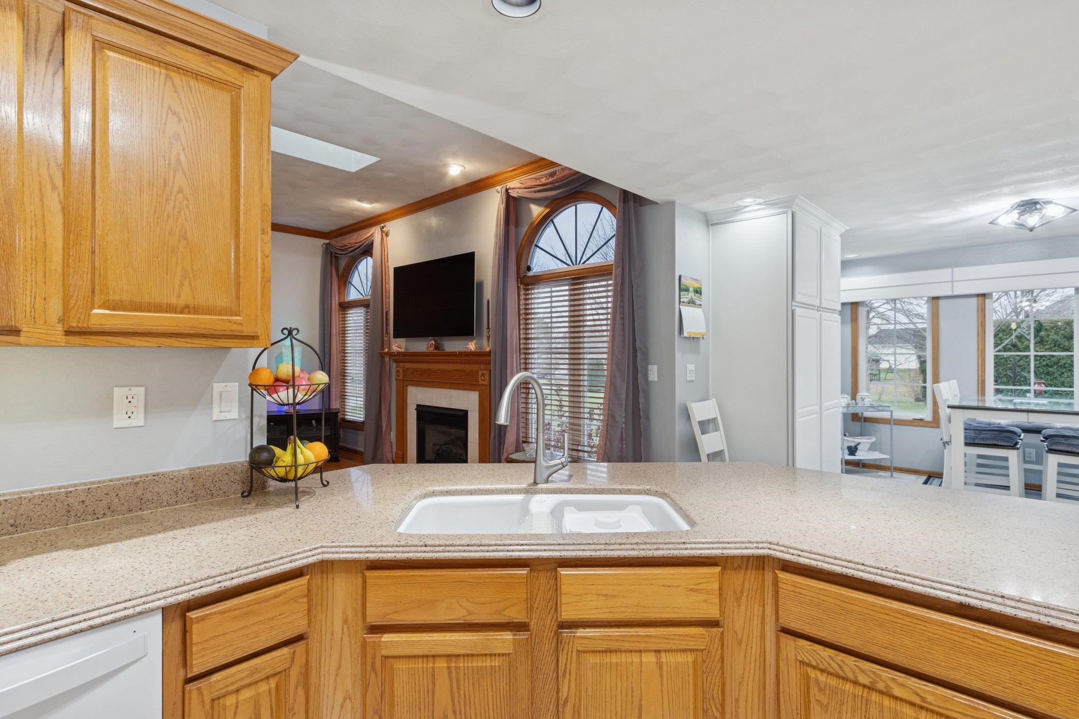 638 Merrion Road Roscoe, IL 61073 - Photo 5 of 64