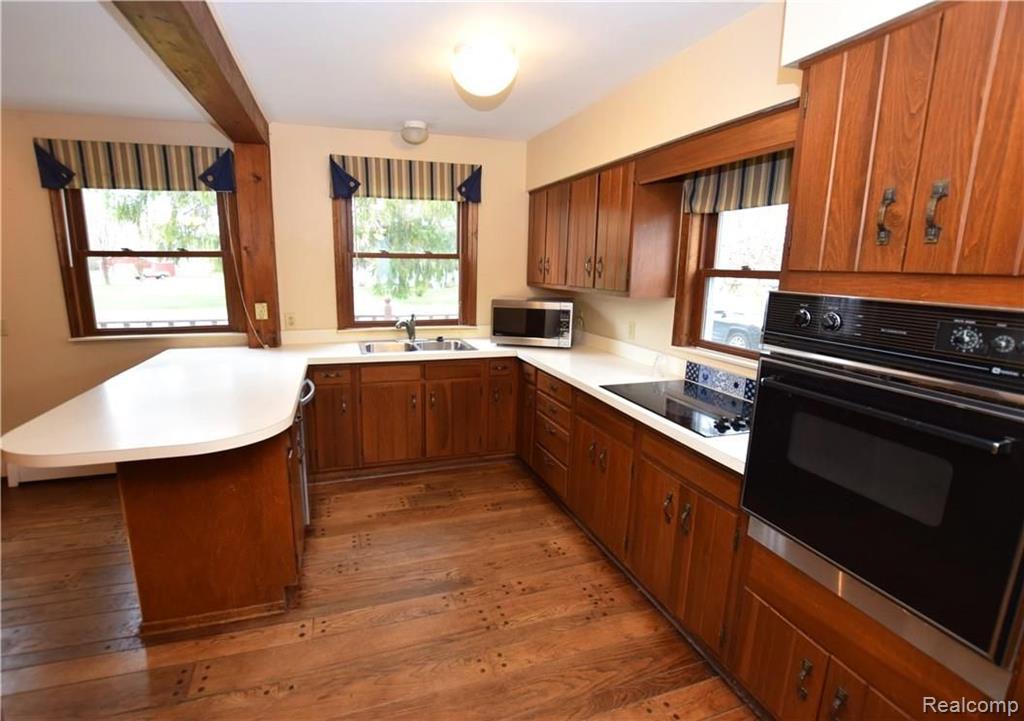 4305 South Genesee Road Grand Blanc, MI 48439 - Photo 7 of 26