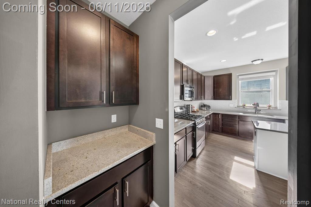 27412 Victoria Road Novi, MI 48374 - Photo 13 of 61