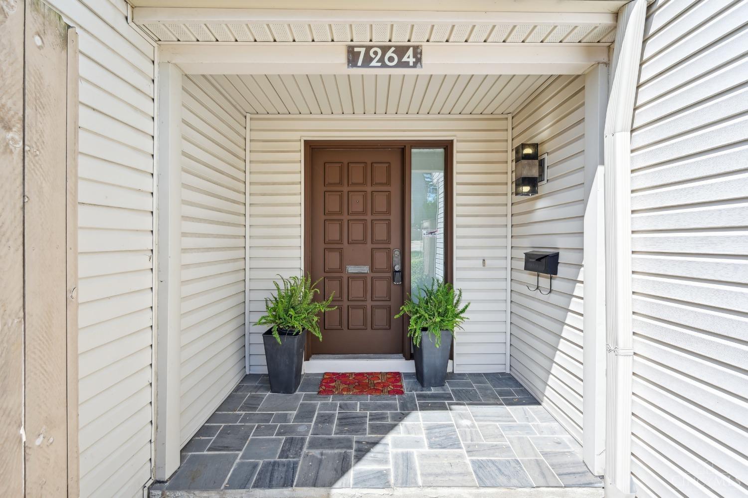 7264 East Galbraith Road Cincinnati, OH 45243 - Photo 2 of 33