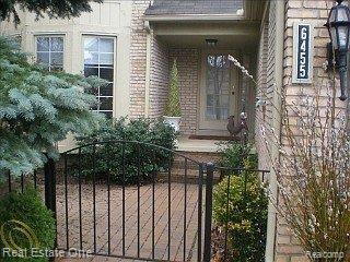 6455 Noble Road, Unit 15 West Bloomfield, MI 48322 - Photo 3 of 23 noble entrance