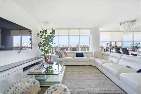 $669,000 | 1000 West Island Boulevard, Unit 2806, Aventura, FL 33160