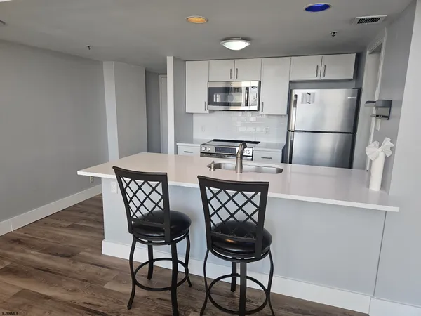 $2,200 | 3851 Boardwalk, Unit PH 107, Atlantic City, NJ 08401