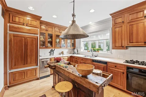 $1,000,000 | 1250 Hampton Park Drive, St. Louis, MO 63117