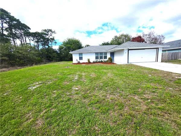 $2,200 | 490 Georgia Street, Vero Beach, FL 32962