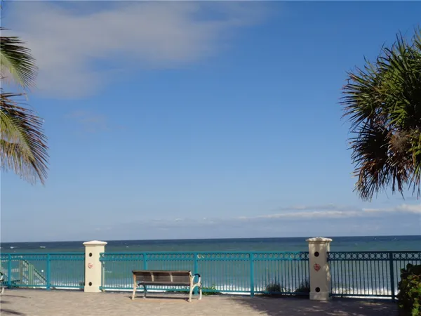 $2,200 | 490 Georgia Street, Vero Beach, FL 32962