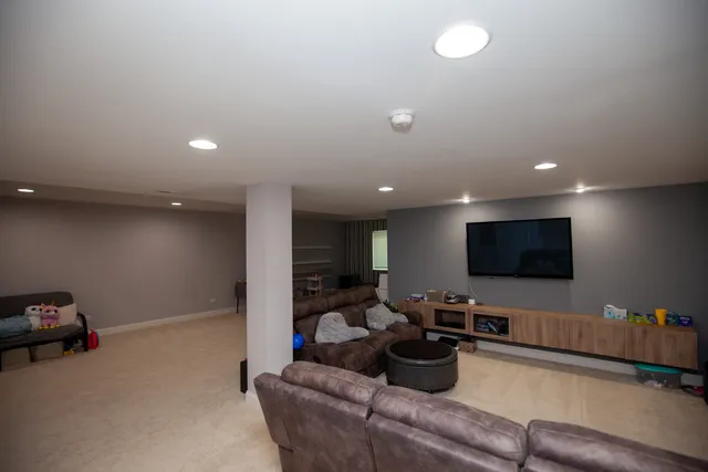 $889,000 | 1120 Ashley Lane, Inverness, IL 60010