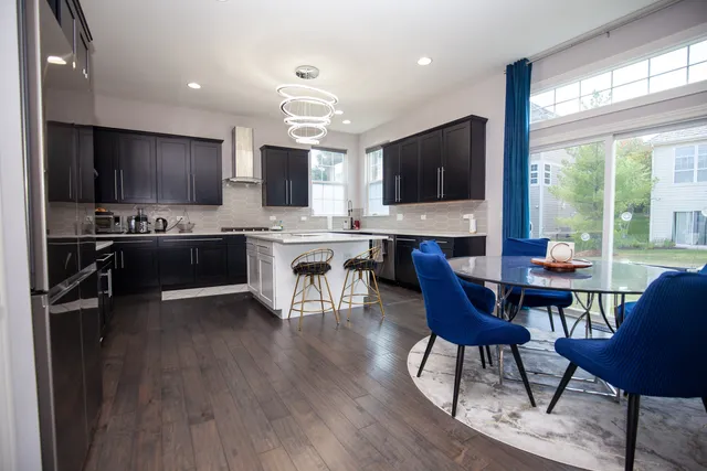 $889,000 | 1120 Ashley Lane, Inverness, IL 60010