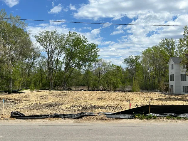 $275,000 | 6285 Duck Lake Road, Eden Prairie, MN 55346