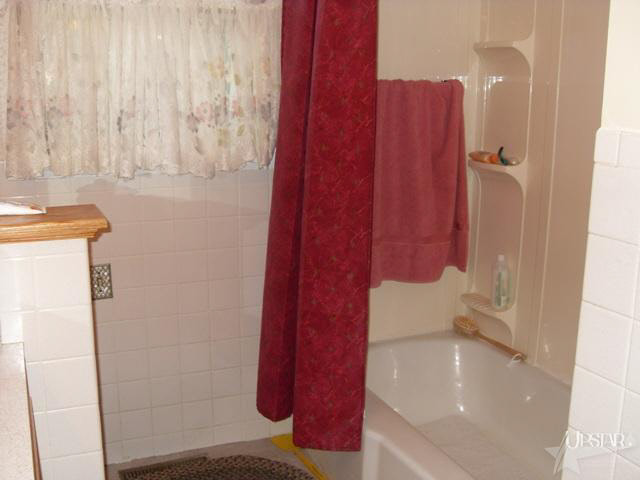220 Spring Street Geneva, IN 46740 - Photo 8 of 13 Gallery Image 8
