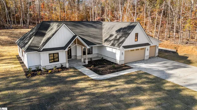 $749,900 | 125 East Peninsula Drive, Laurens, SC 29360