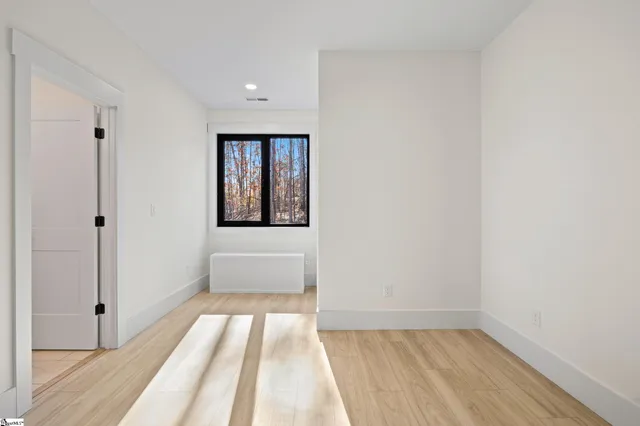 $749,900 | 125 East Peninsula Drive, Laurens, SC 29360