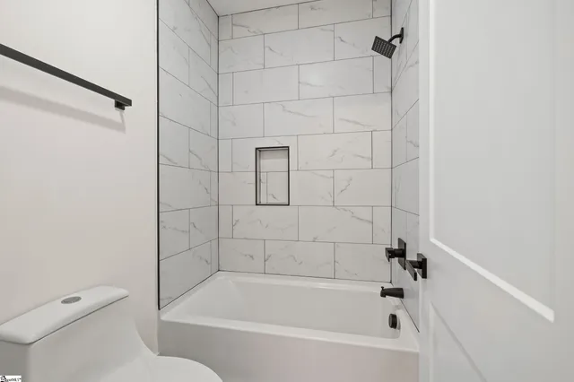 $749,900 | 125 East Peninsula Drive, Laurens, SC 29360