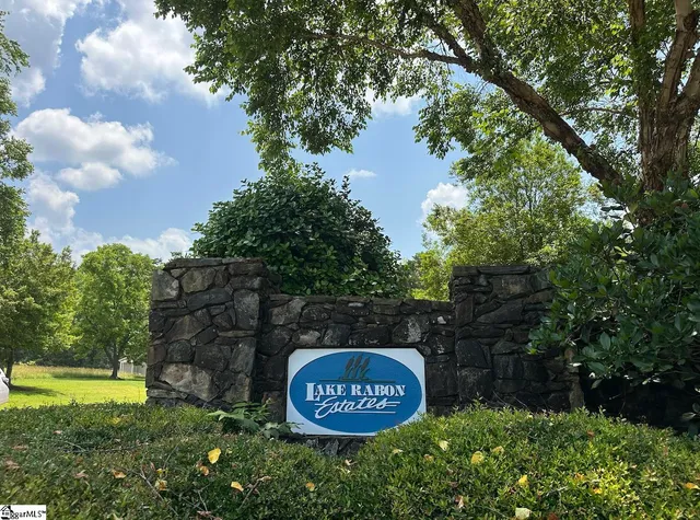 $749,900 | 125 East Peninsula Drive, Laurens, SC 29360