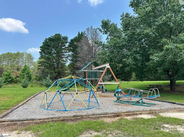 $749,900 | 125 East Peninsula Drive, Laurens, SC 29360