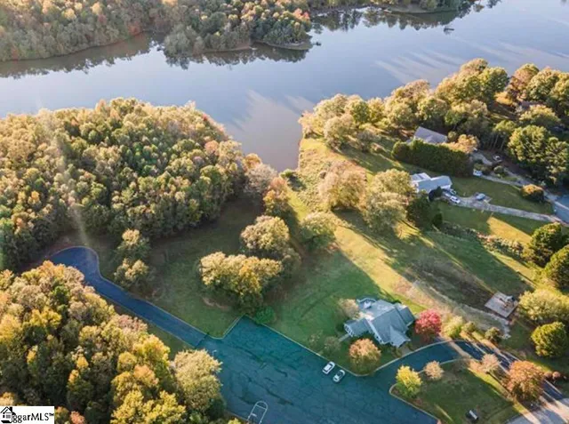 $749,900 | 125 East Peninsula Drive, Laurens, SC 29360