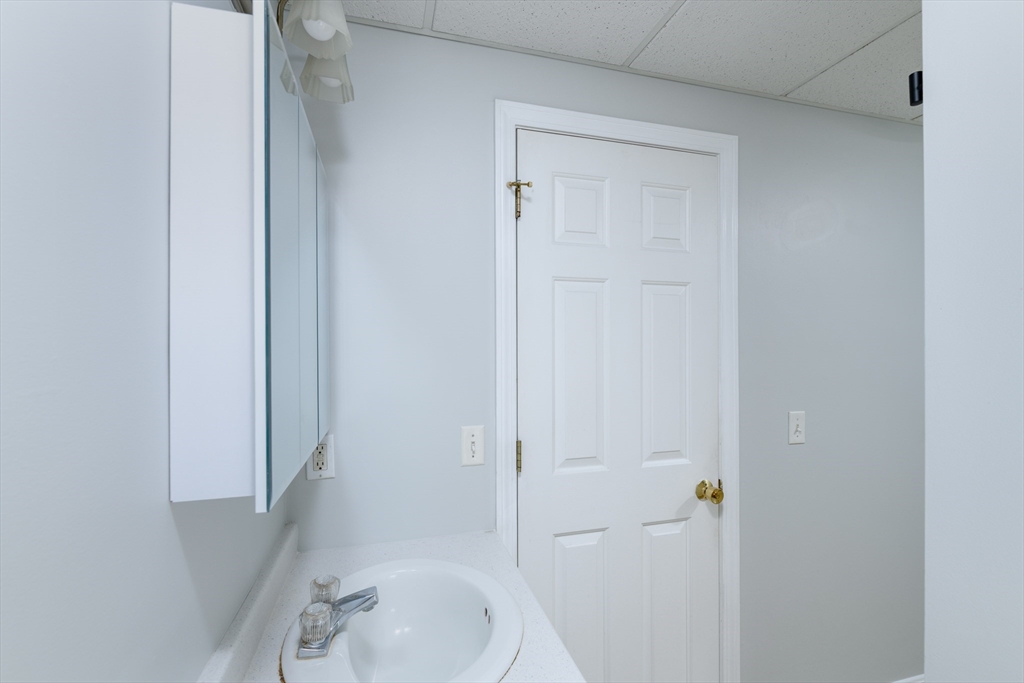 537 Main Street Sturbridge, MA 01518 - Photo 7 of 14