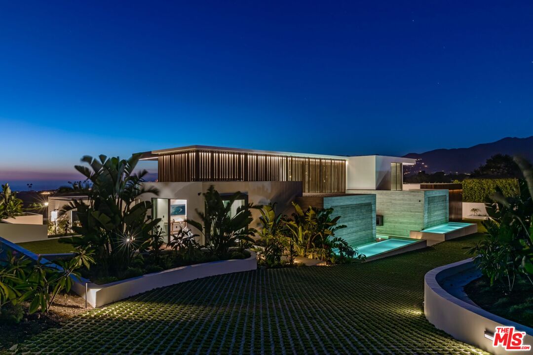 6889 Dume Drive Malibu, CA 90265 - Photo 38 of 41 a view of a backyard