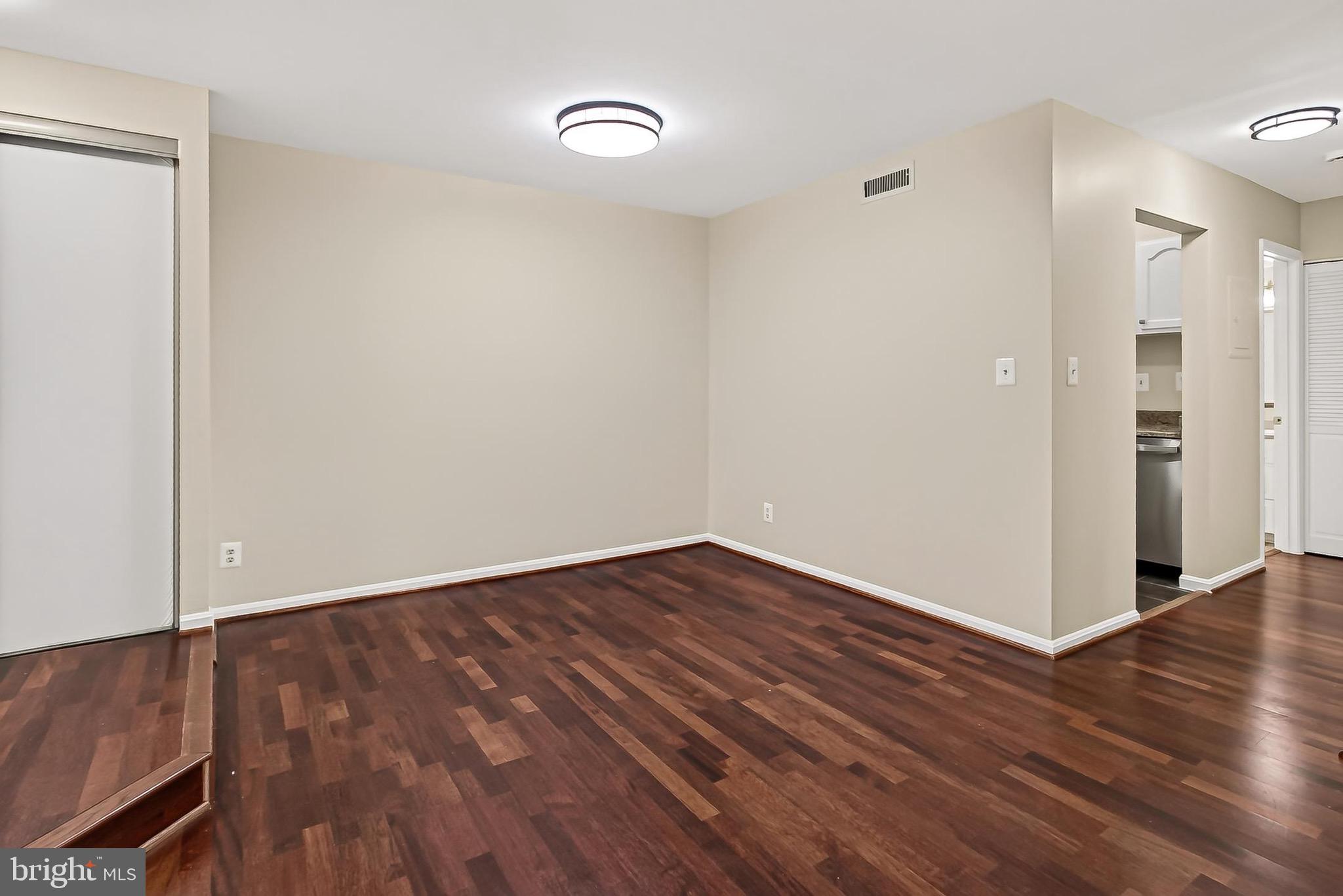 5835 Cove Landing Road, Unit 304 Burke, VA 22015 - Photo 9 of 37 Dining area