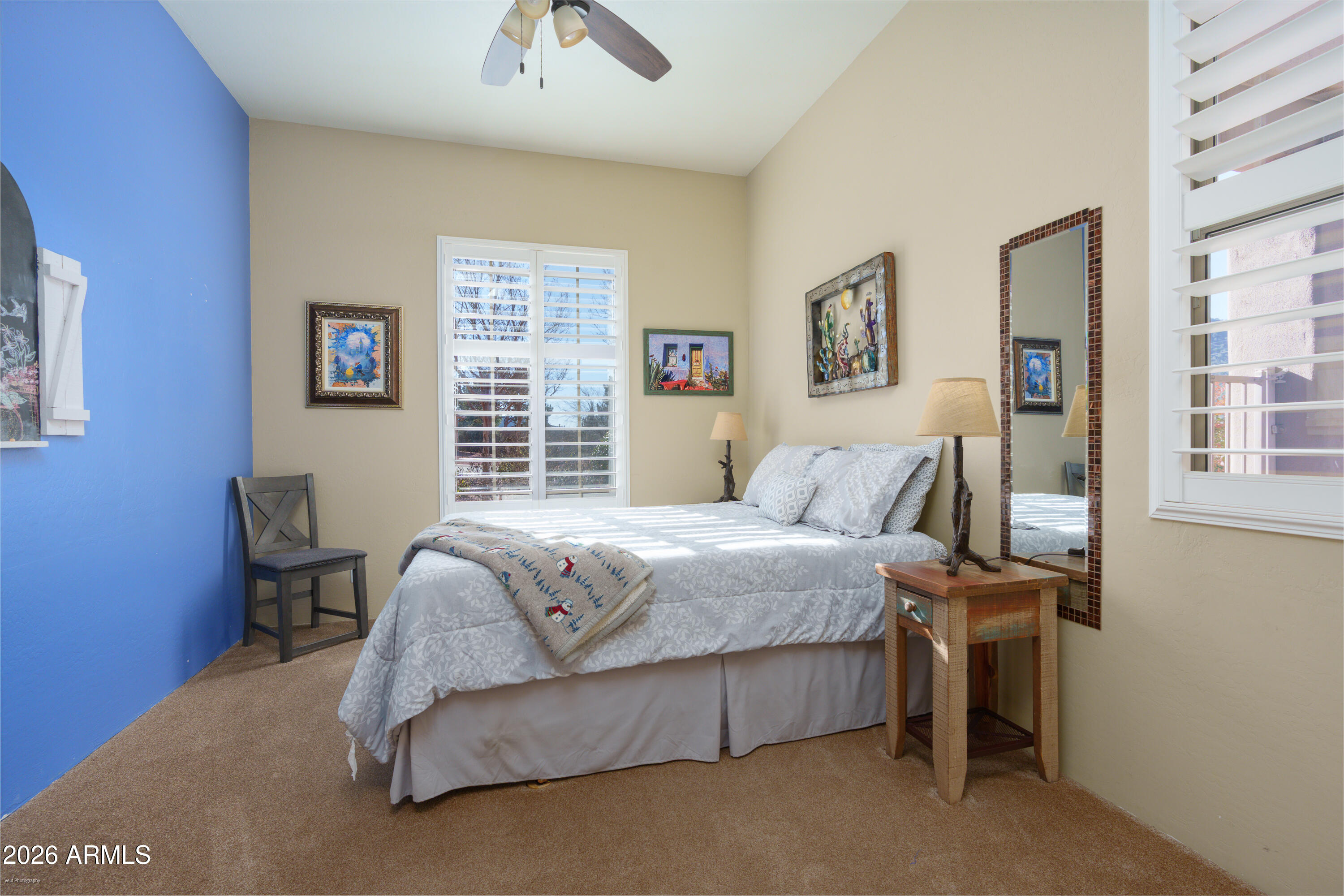 100 Rio Sinagua Sedona, AZ 86351 - Photo 27 of 43 a spacious bedroom with a bed and a window