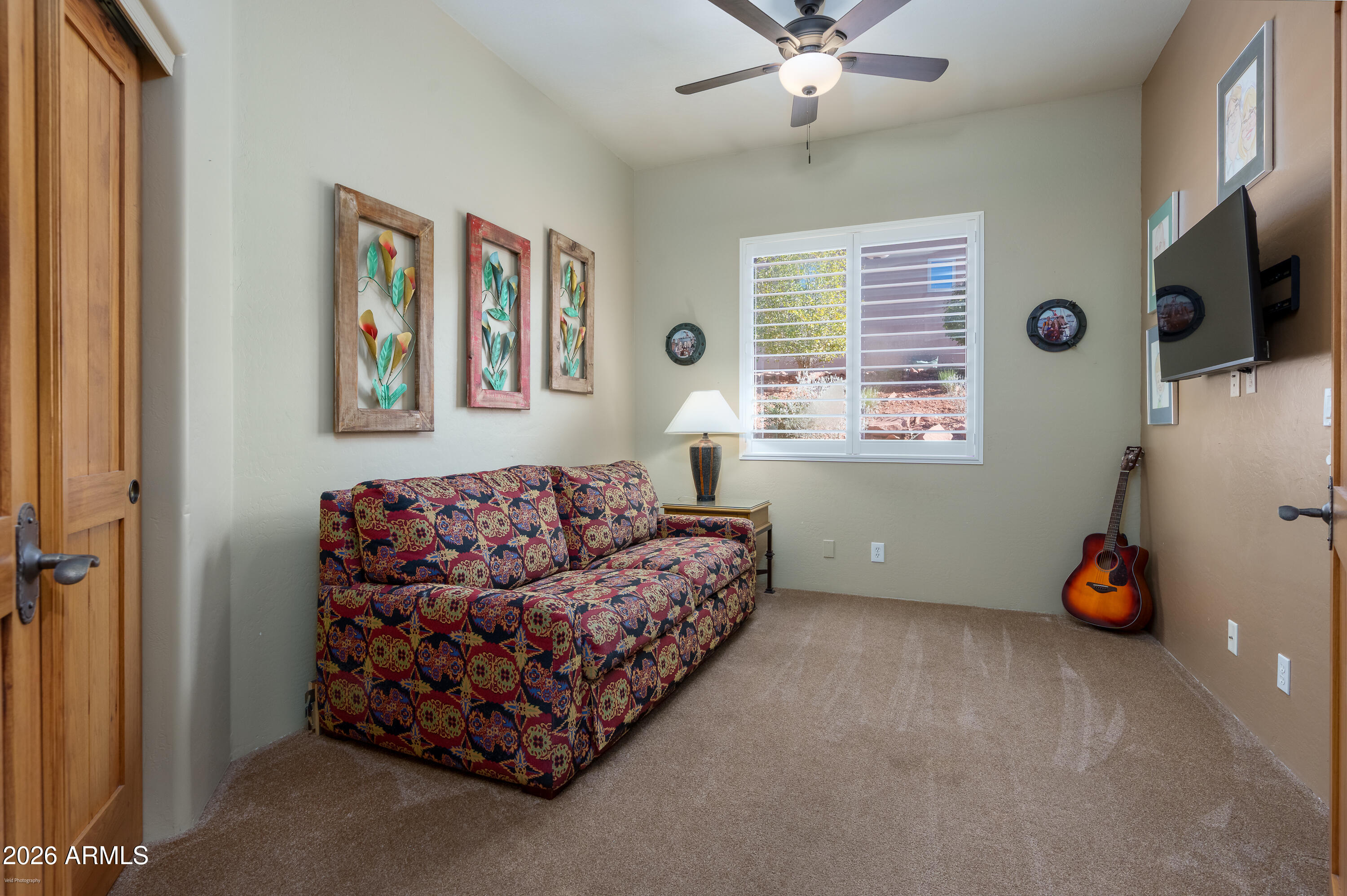 100 Rio Sinagua Sedona, AZ 86351 - Photo 29 of 43 a living room with furniture and a window