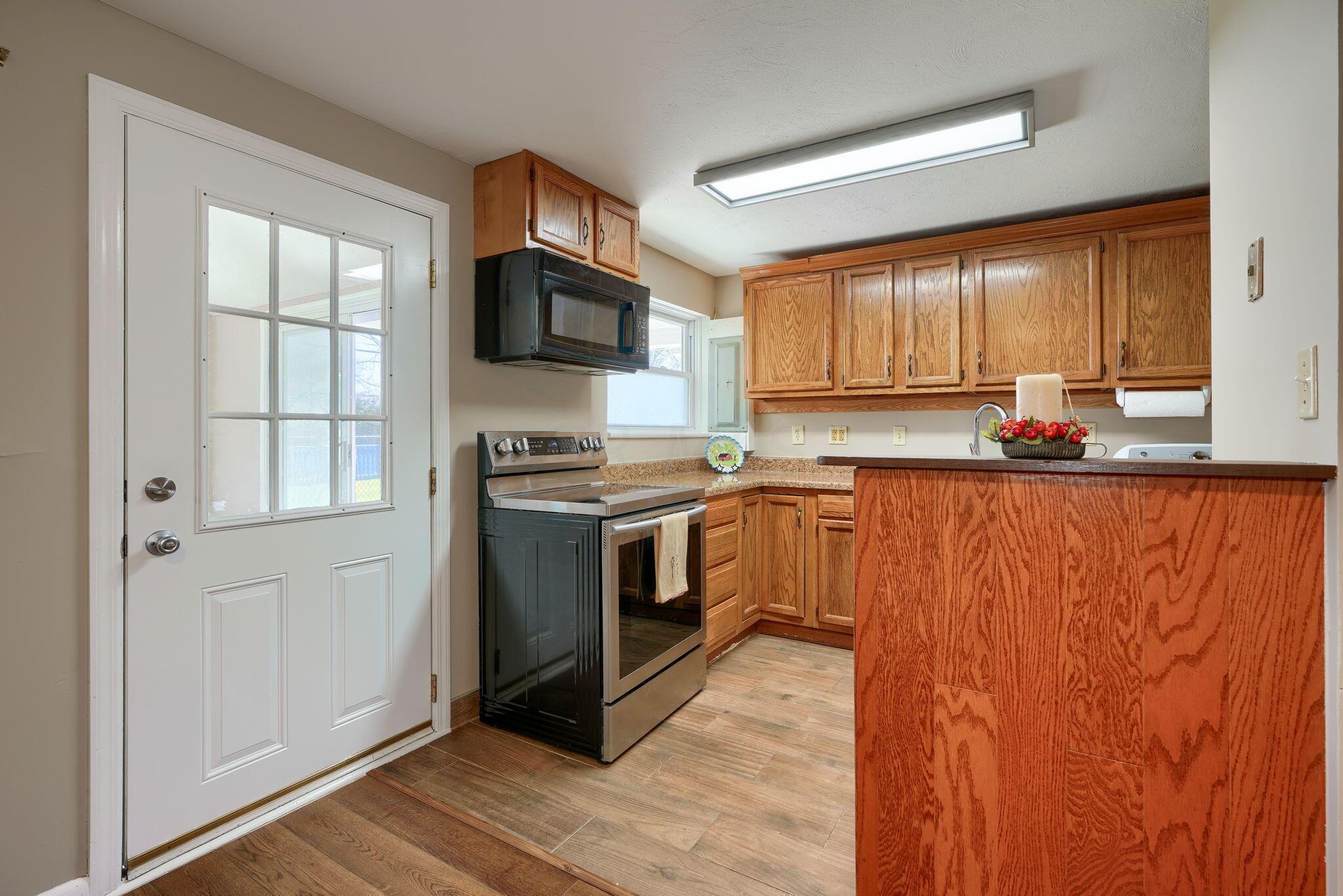 932 Demorest Road Columbus, OH 43204 - Photo 12 of 44 Ceramic Flooring