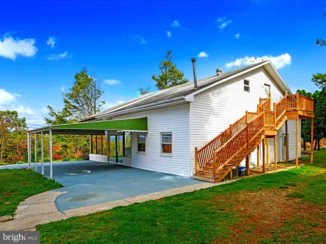 a front view of house with yard