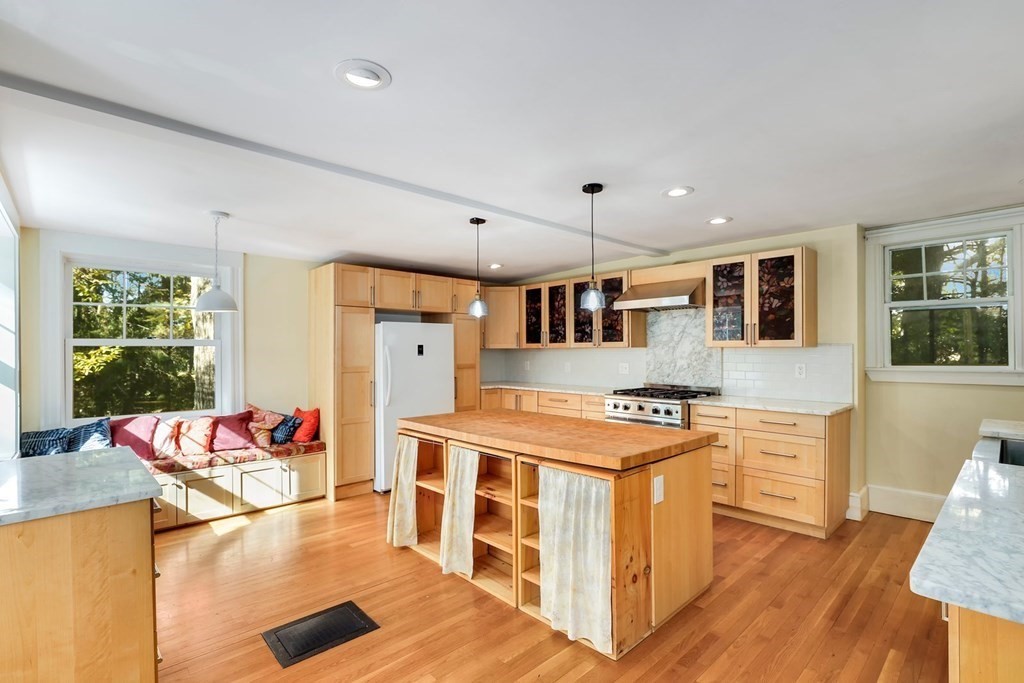 27 Valley Road Sharon, MA 02067 - Photo 5 of 34 Gallery Image 5