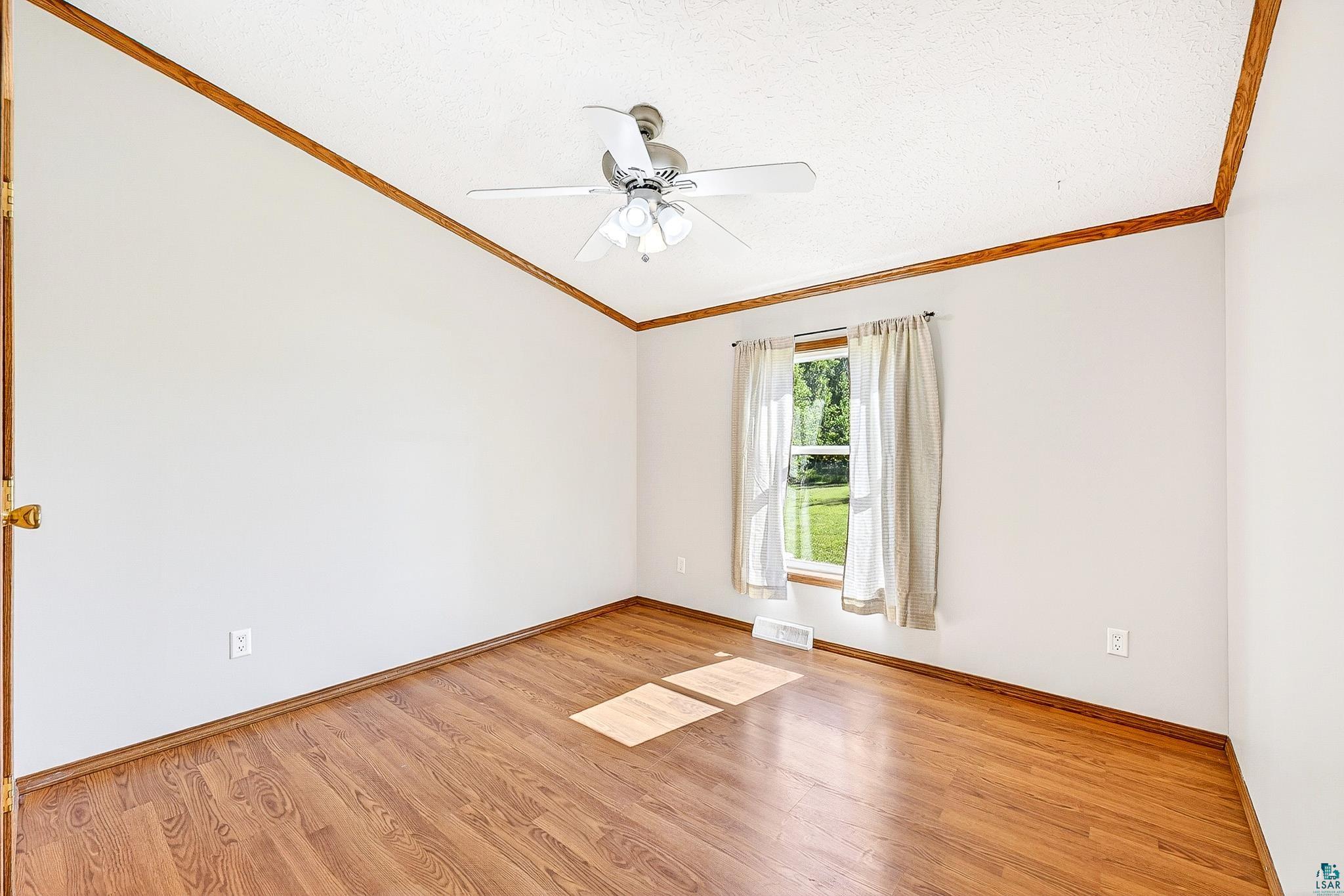 5404 Midbon Road Superior, WI 54880 - Photo 20 of 30