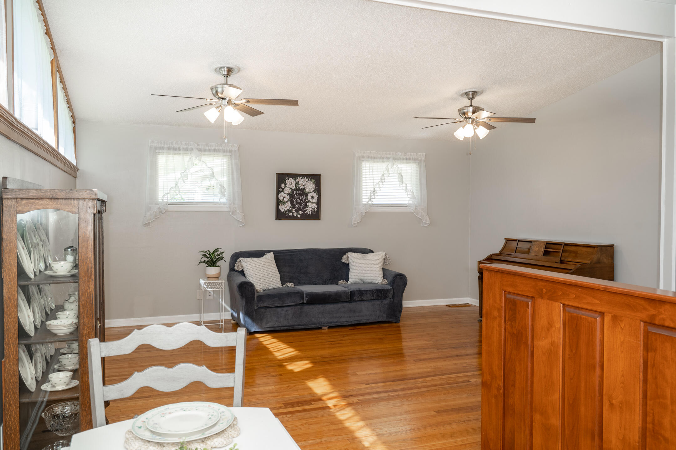 532 Frawley Road East Ridge, TN 37412 - Photo 6 of 31 Living Room