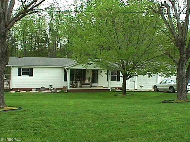 5783 Davis Road Walkertown, NC 27051 - Photo 1 of 8 Exterior Front.