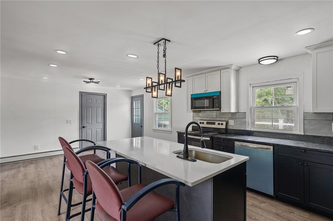 172 Knotty Oak Road Coventry, RI 02816 - Photo 7 of 36