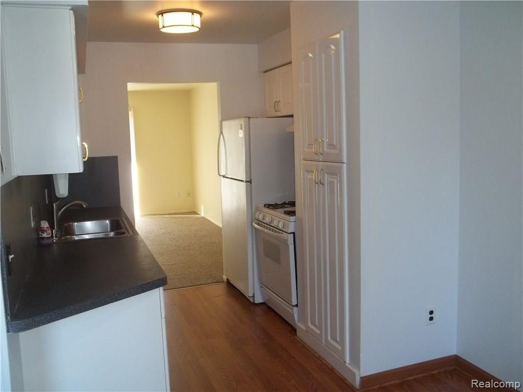 4422 15 Mile Road Sterling Heights, MI 48310 - Photo 24 of 29 100_1933.JPG