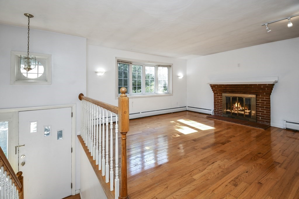 43 Whitman Road Worcester, MA 01609 - Photo 2 of 35 Gallery Image 2