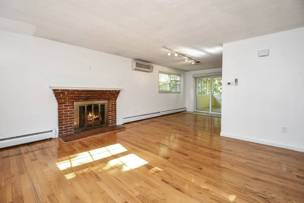43 Whitman Road Worcester, MA 01609 - Photo 4 of 35 Gallery Image 4