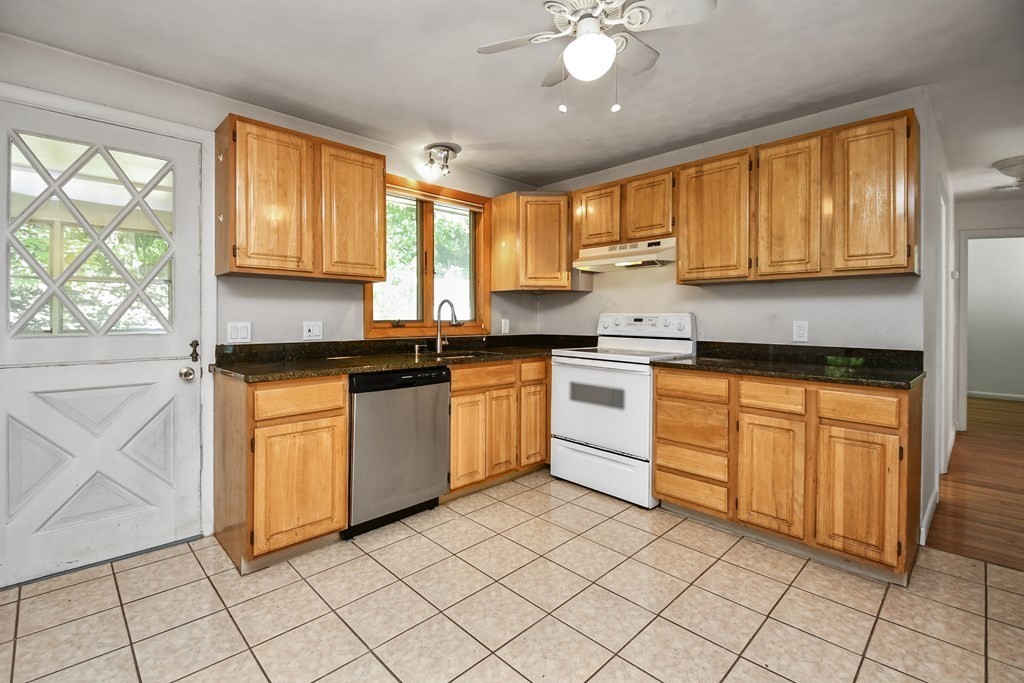 43 Whitman Road Worcester, MA 01609 - Photo 8 of 35 Gallery Image 8