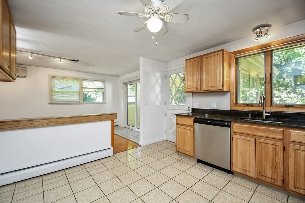 43 Whitman Road Worcester, MA 01609 - Photo 9 of 35 Gallery Image 9