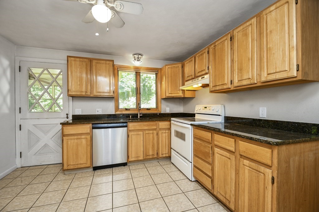 43 Whitman Road Worcester, MA 01609 - Photo 10 of 35 Gallery Image 10