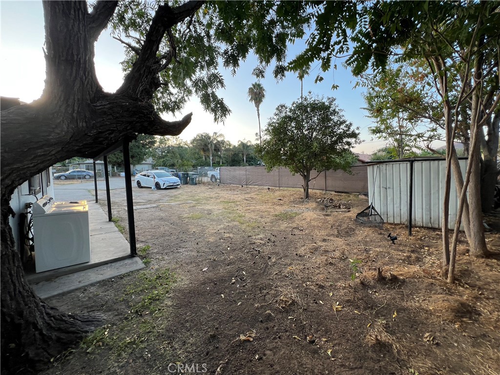 10945-10953 Campbell Avenue Riverside, CA 92505 - Photo 15 of 34 a view of a backyard with large trees