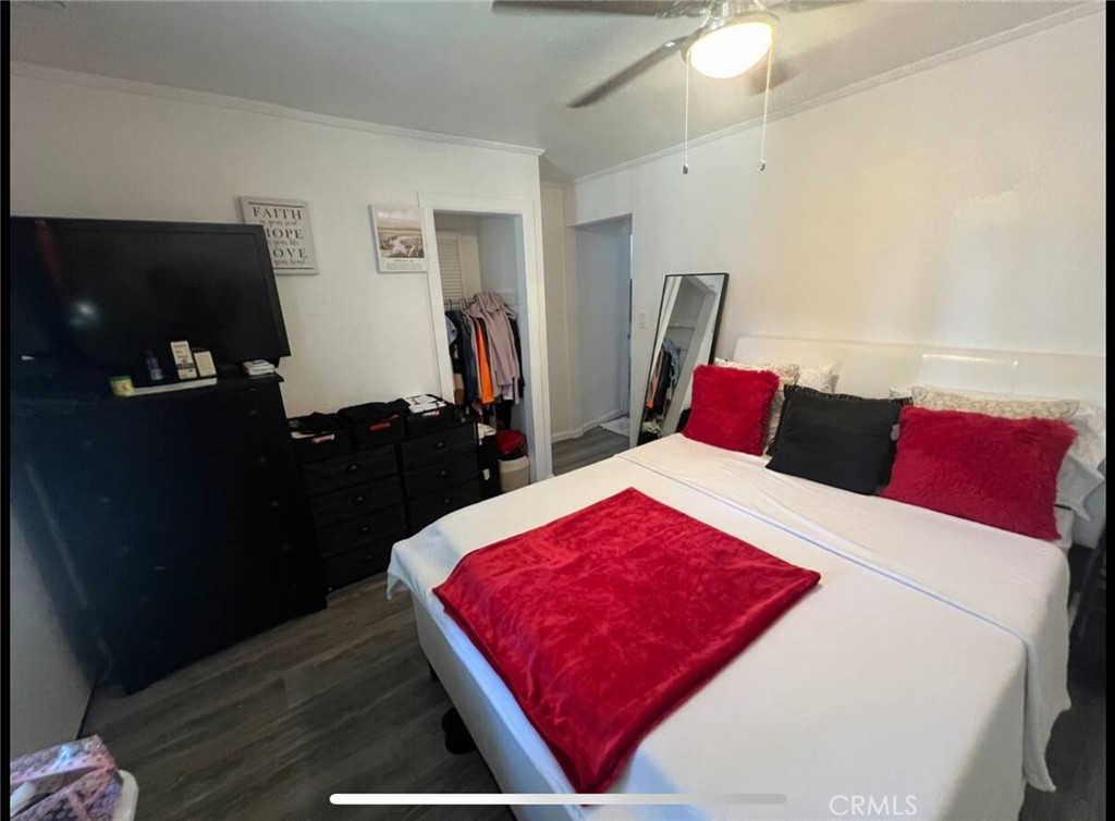 10945-10953 Campbell Avenue Riverside, CA 92505 - Photo 20 of 34 a bed room with a bed and a television