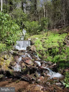 $925,000 | 614 Graystones Jeras Road, White Haven, PA 18661