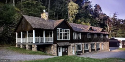 $925,000 | 614 Graystones Jeras Road, White Haven, PA 18661