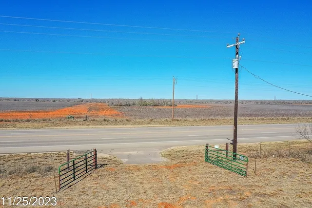 $197,770 | 3-000 Us Highway, Dilley, TX 78017