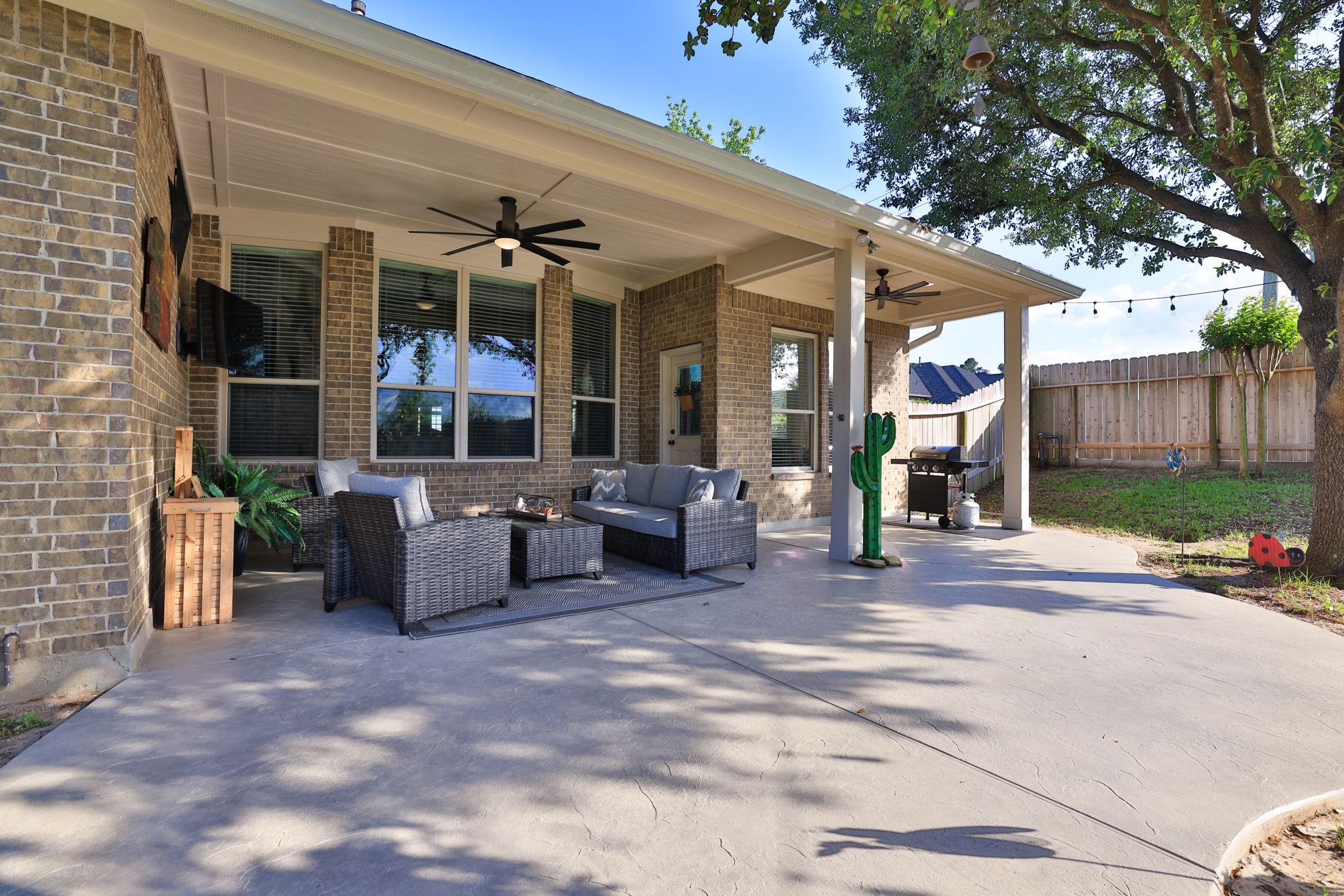 5922 Glen Lief Court Spring, TX 77379 - Photo 37 of 41 a view of a patio with a table and chairs and potted plants