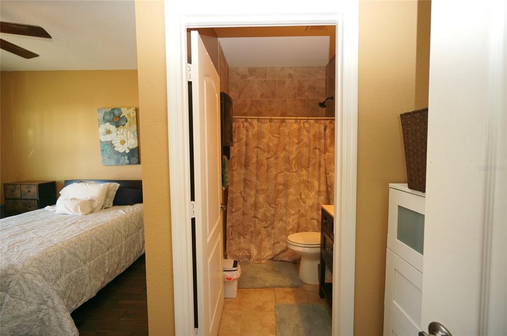 1014 Normandy Trace Road Tampa, FL 33602 - Photo 4 of 7 a en suite bathroom with a shower