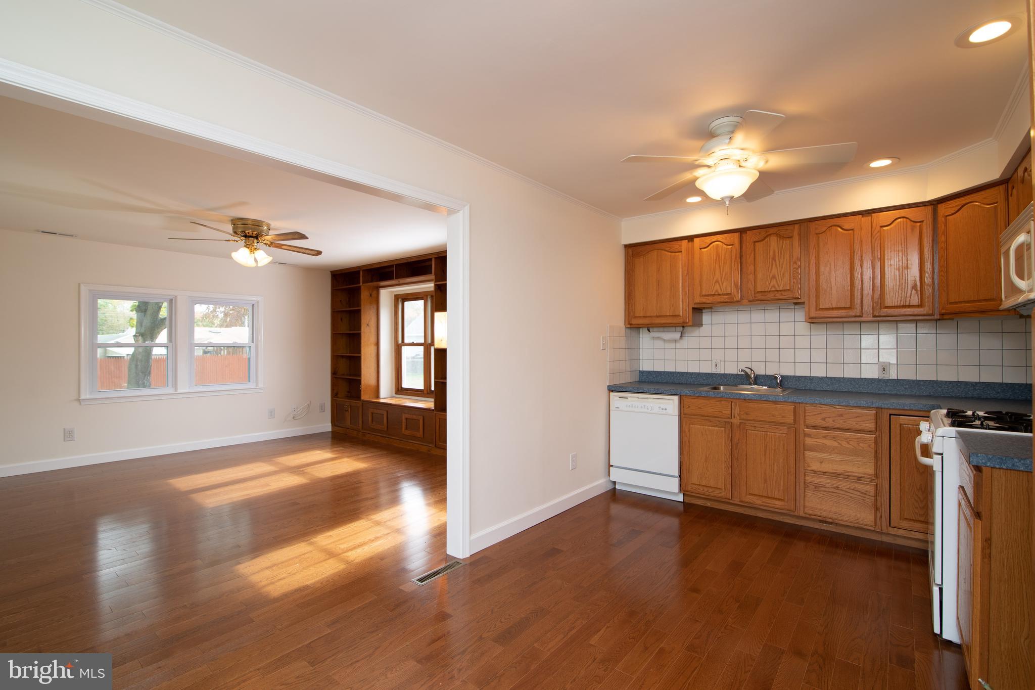 603 Cornwall Road Sewell, NJ 08080 - Photo 9 of 34 Kitchen