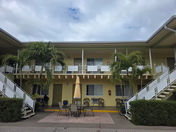 $2,150 | 911 North Federal Highway, Unit 205, Lake Worth Beach, FL 33460