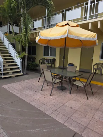 $2,150 | 911 North Federal Highway, Unit 205, Lake Worth Beach, FL 33460