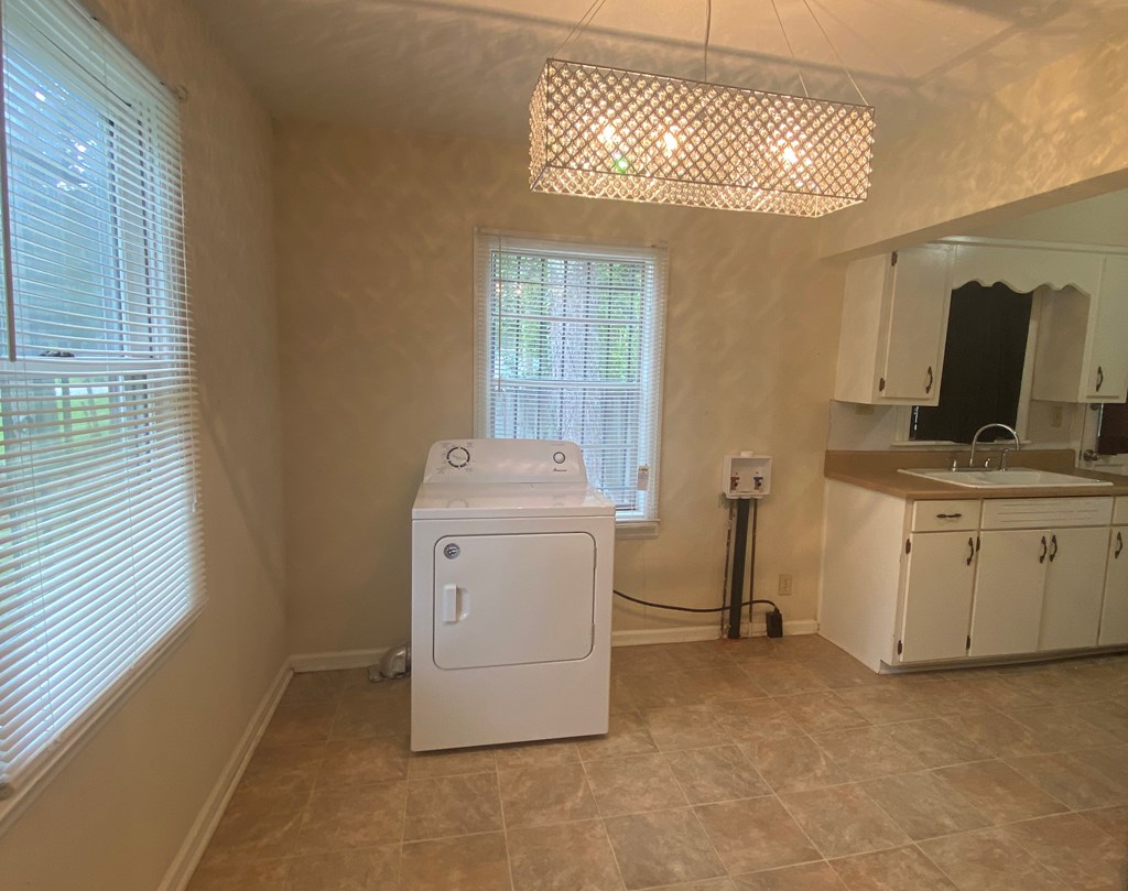2221 Avalon Road Columbus, GA 31907 - Photo 13 of 40 Dining/Laundry