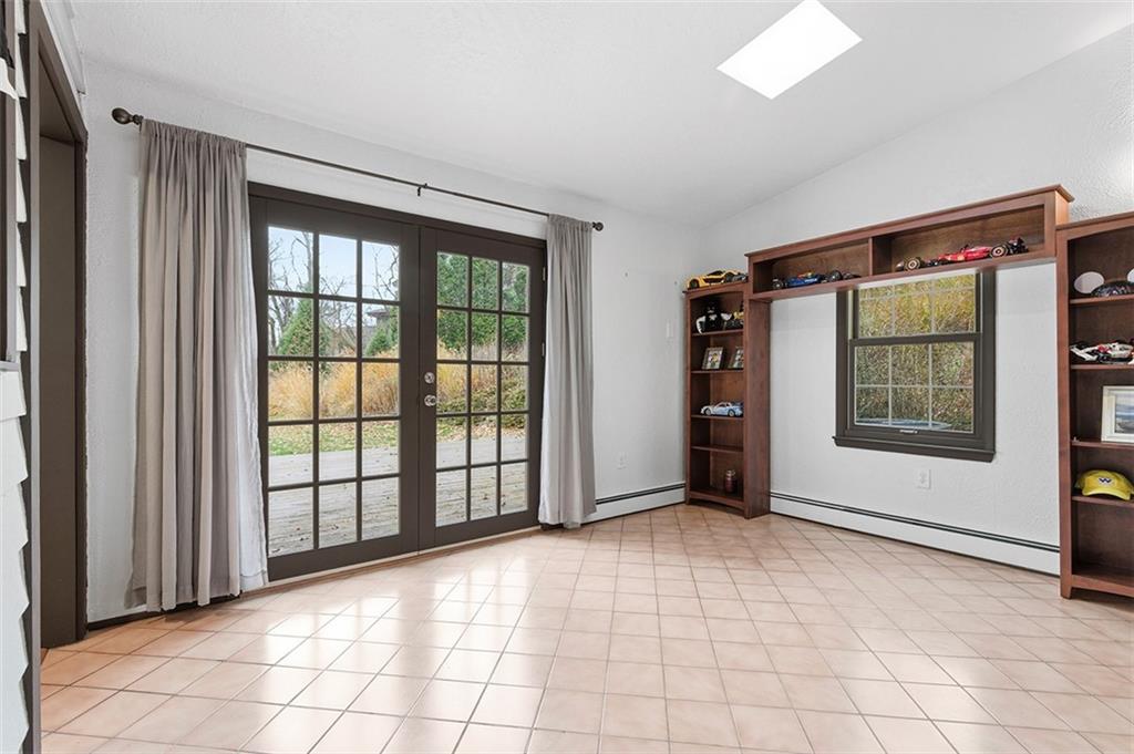 2034 Ewings Mill Road Coraopolis, PA 15108 - Photo 15 of 48 an empty room with windows